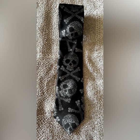 Unique Murano Black Floral Skull Necktie - Picture 1 of 2